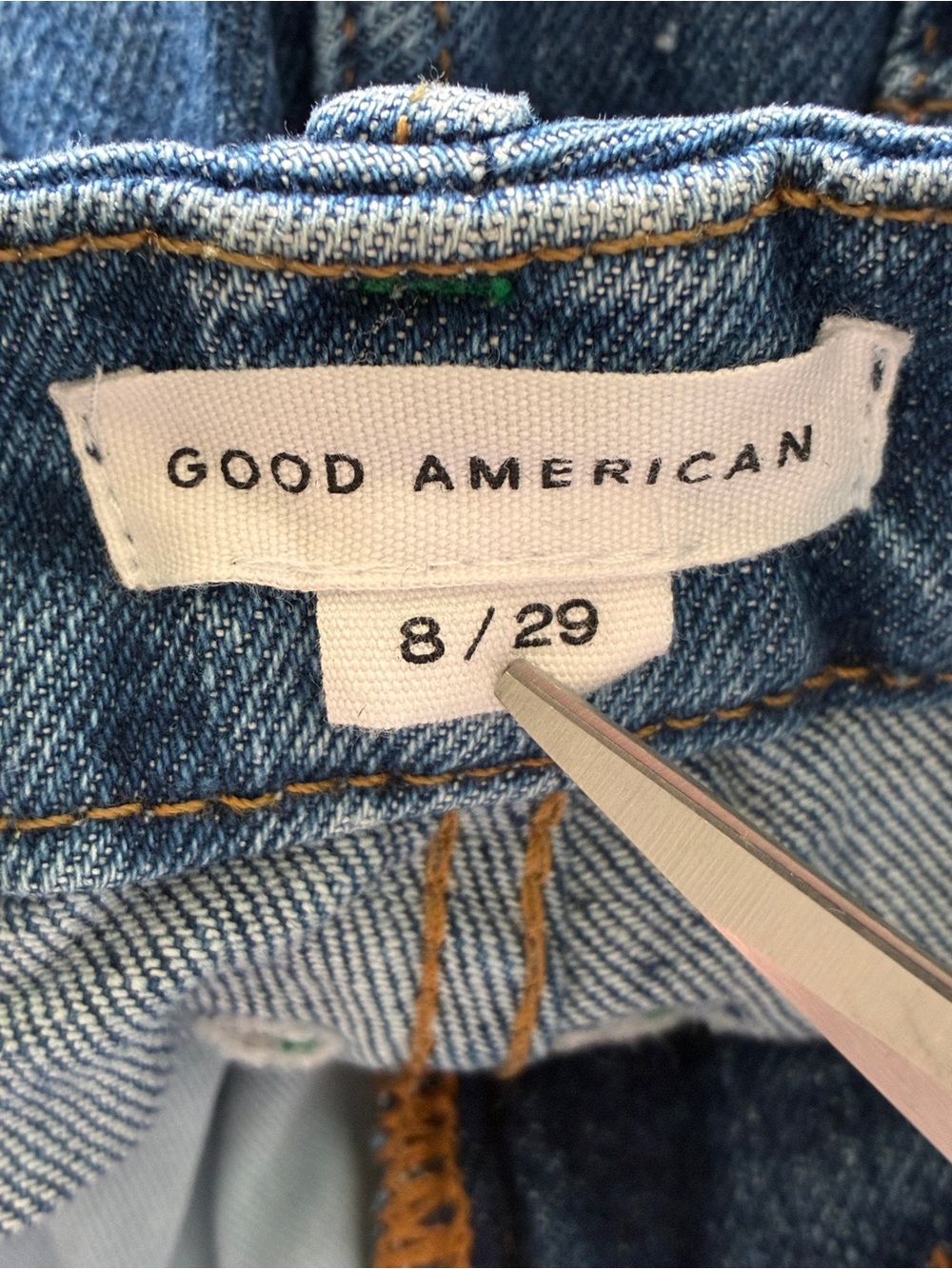Good American Good Classic High Rise Flare Jeans in Blue Medium Wash - Size 8 - Picture 3 of 15